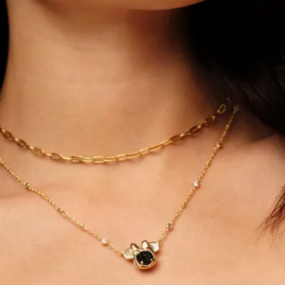 Kendra Scott Disney Gold Minnie Mouse Short Pendant Necklace & Earrings Set - Picture 6 of 8